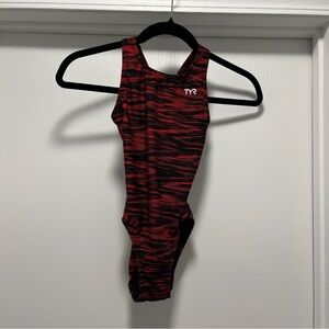 TYR Women's Fizzy Maxfit Swimsuit - XS (24) Red Black One Piece Competitive Swim